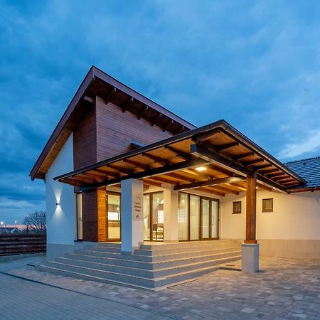 ÚjhartyánDoresz Wellness Panzio住宿加早餐旅馆 外观 照片