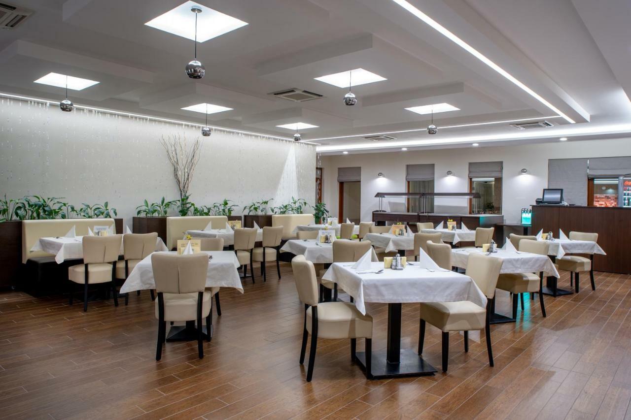 ÚjhartyánDoresz Wellness Panzio住宿加早餐旅馆 外观 照片