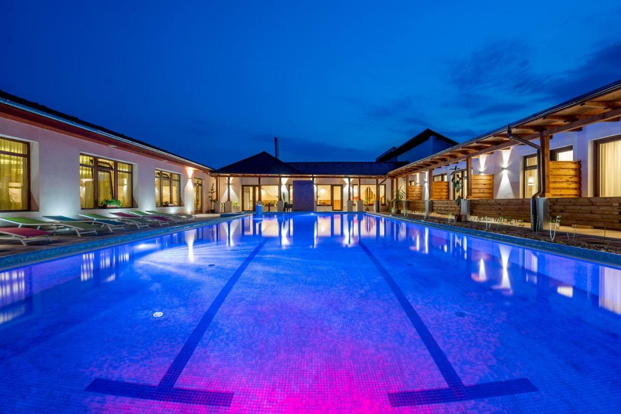 ÚjhartyánDoresz Wellness Panzio住宿加早餐旅馆 外观 照片